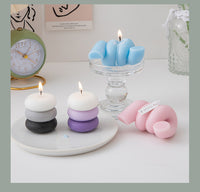 Elegancia abstracta: Velas con formas únicas y creativas Vela con aromas geométricos Triple espiral blanca 