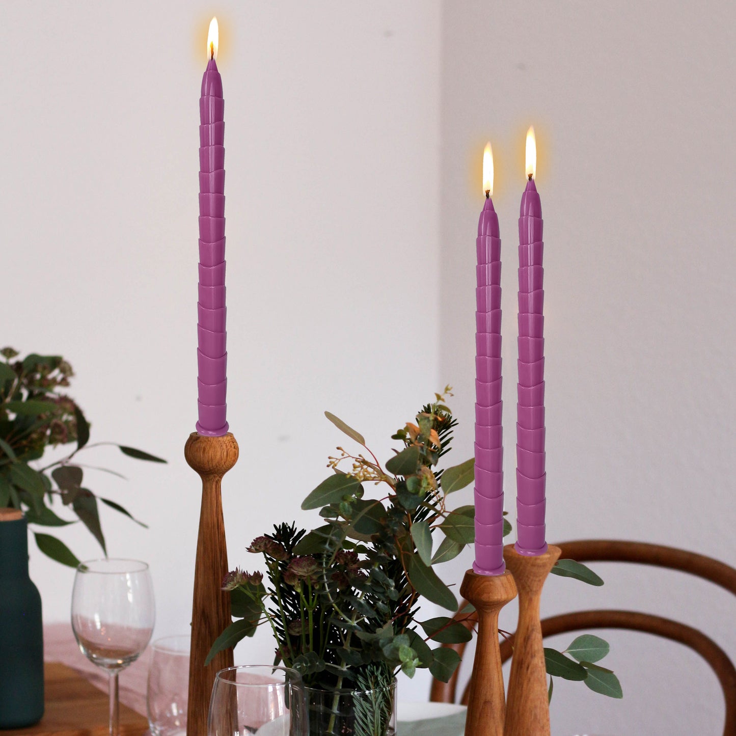 Juego de 2 velas cónicas moradas para decoración de cena de 11,6 pulgadas