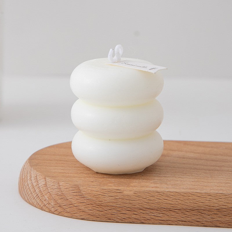 Elegancia abstracta: Velas con formas únicas y creativas Vela con aromas geométricos Triple espiral blanca 